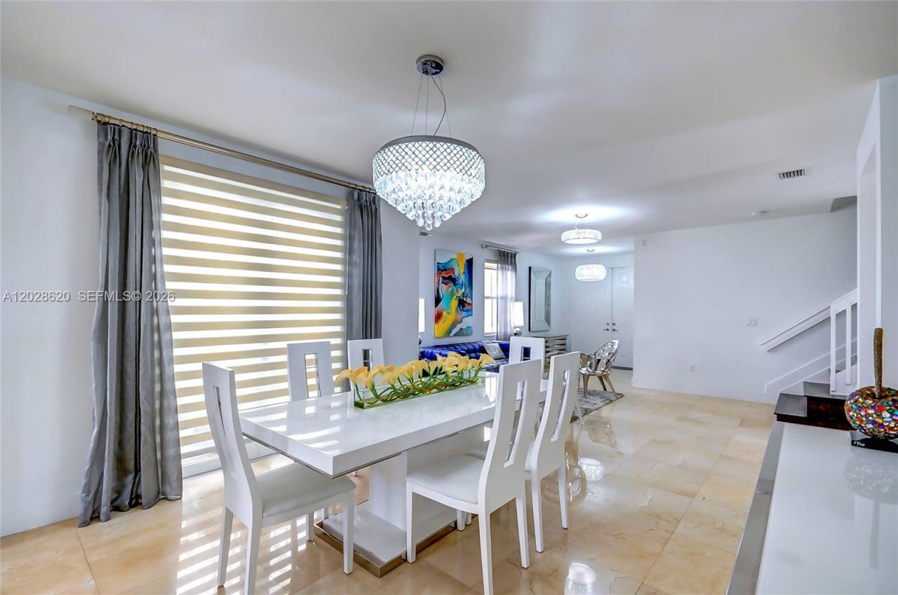 10555 NW 69th Ter , Doral, FL 33178 Photo