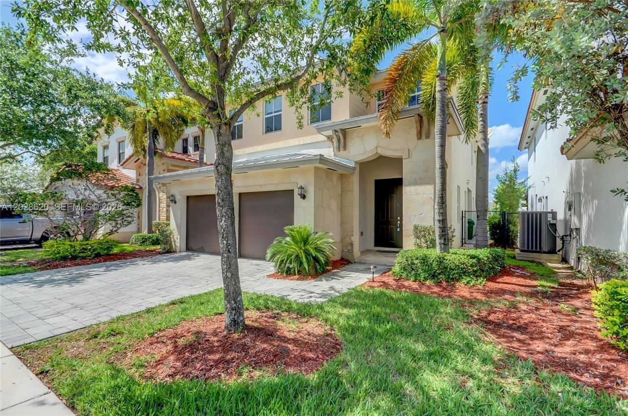 10555 NW 69th Ter, Doral, FL 33178 Photo