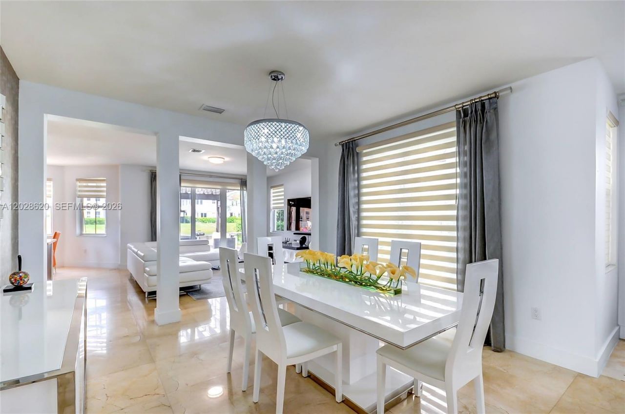 10555 NW 69th Ter, Doral, FL 33178 Photo