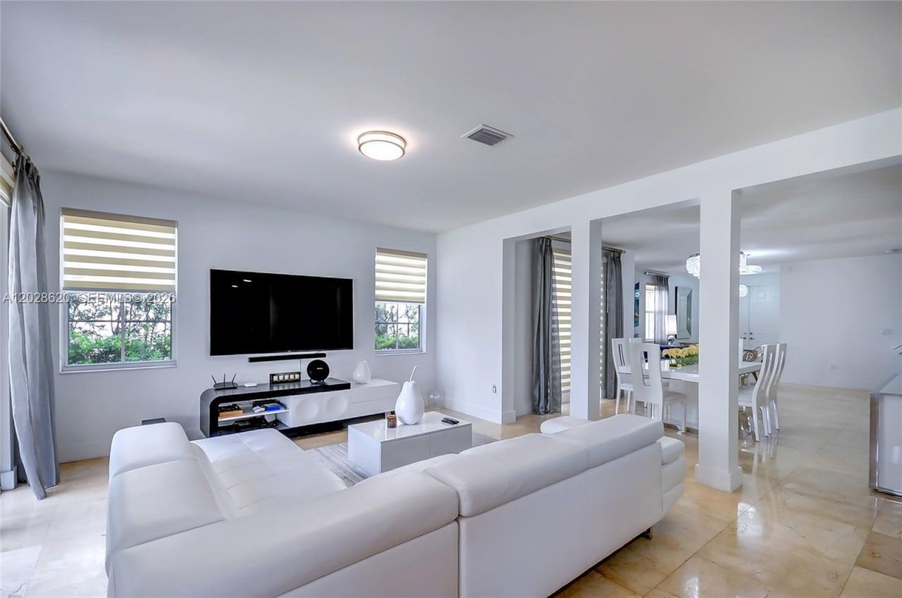 10555 NW 69th Ter , Doral, FL 33178 Photo