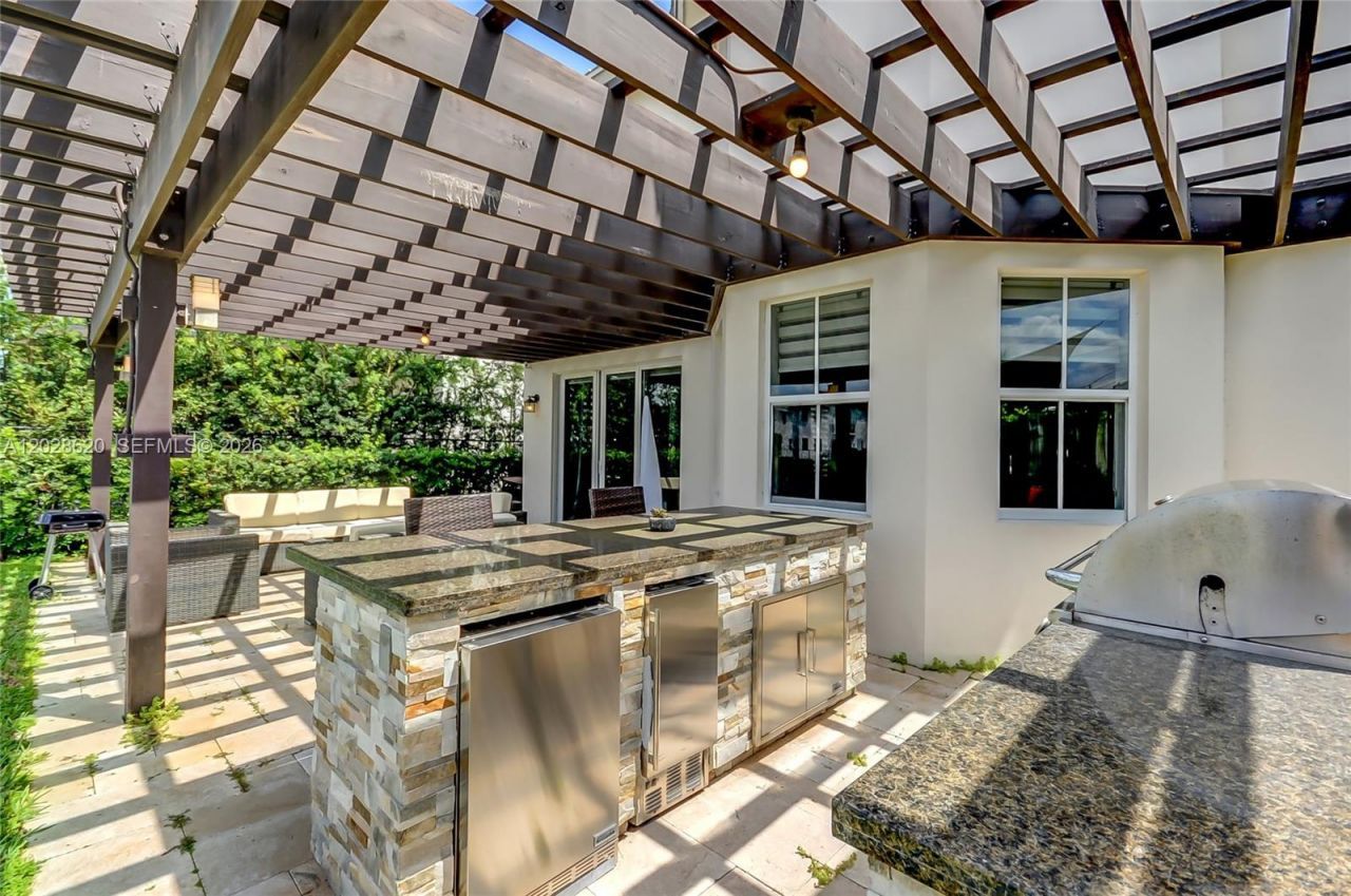 10555 NW 69th Ter, Doral, FL 33178 Photo