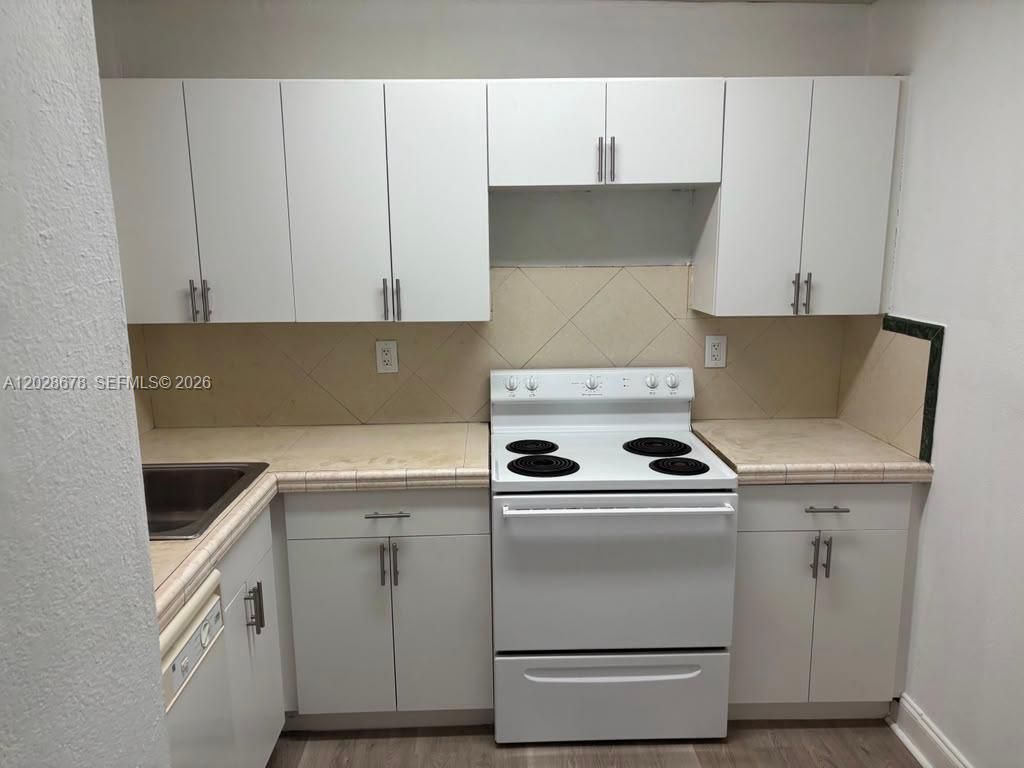 492 NW 165th St Rd, Unit C-211, Miami, FL 33169 Photo