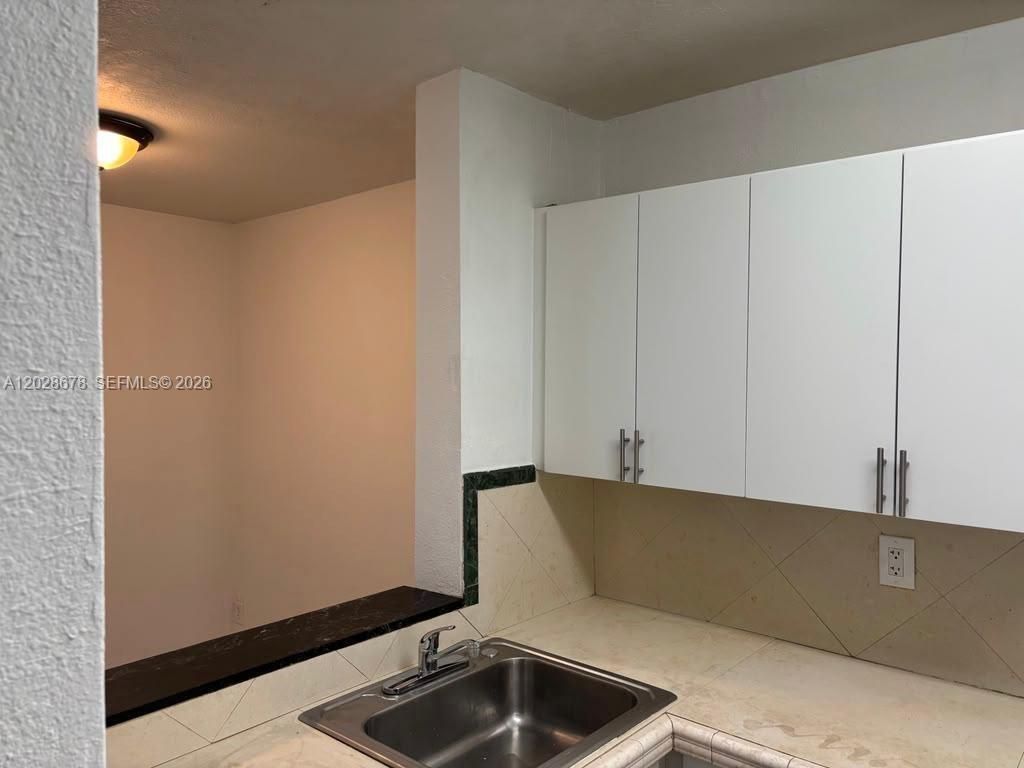 492 NW 165th St Rd, Unit C-211, Miami, FL 33169 Photo