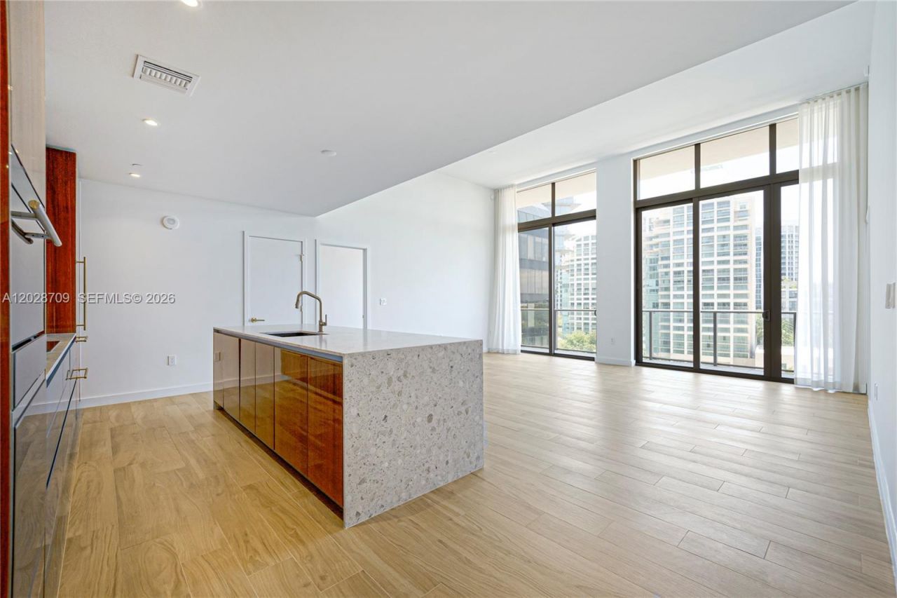 2678 Tigertail , Unit 813, Coconut Grove, FL 33133 Photo