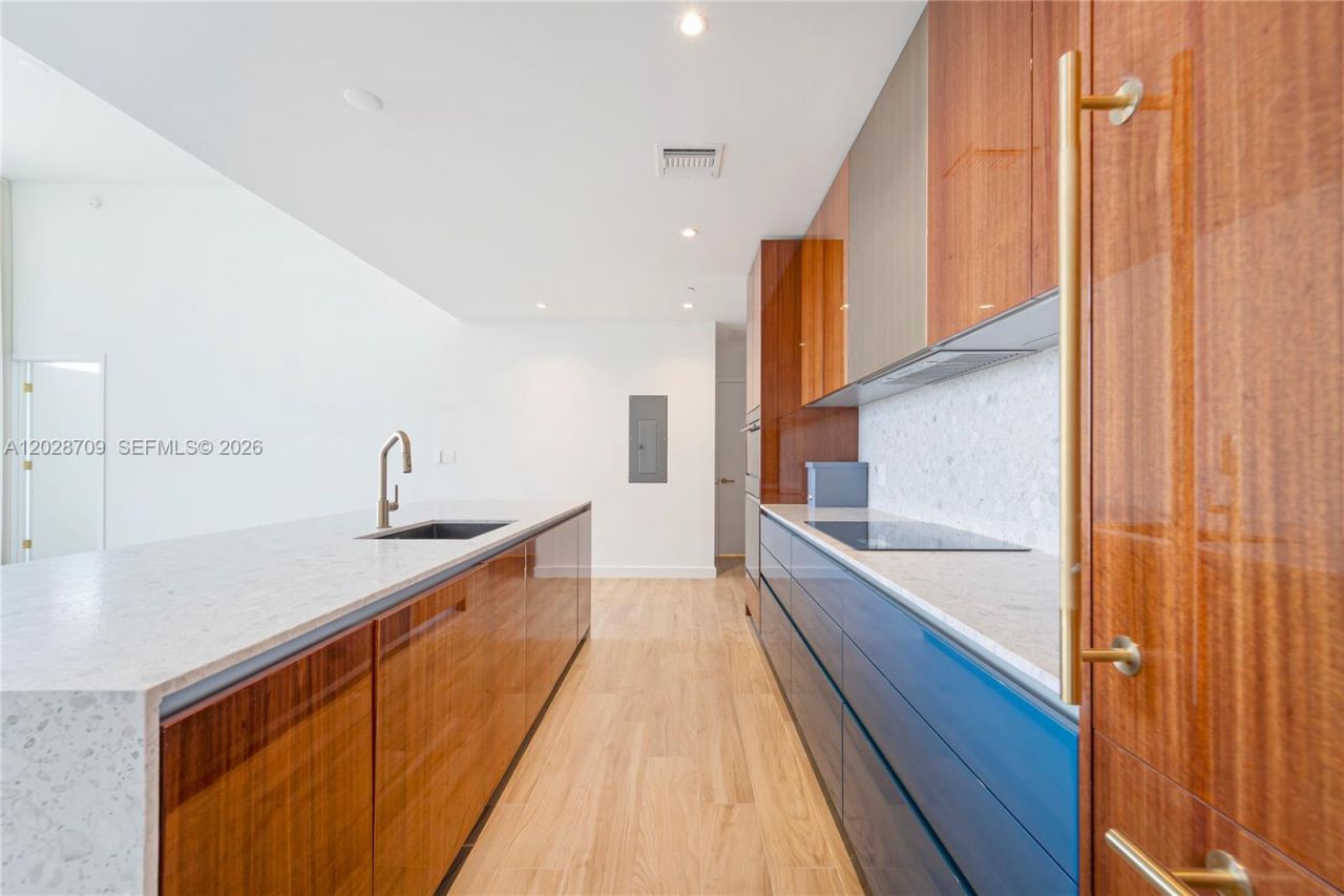 2678 Tigertail , Unit 813, Coconut Grove, FL 33133 Photo