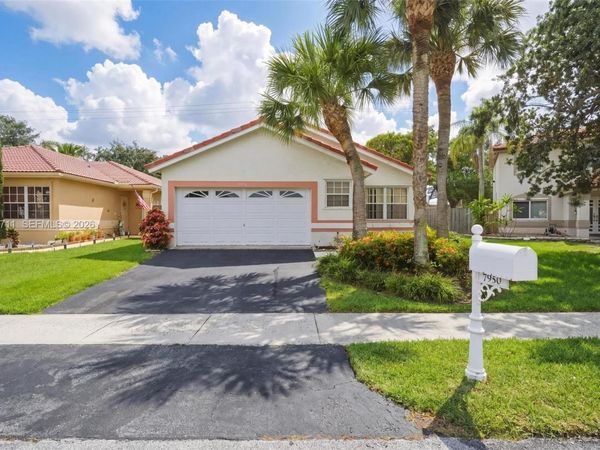 7950 NW 24th St, Margate, FL 33063
