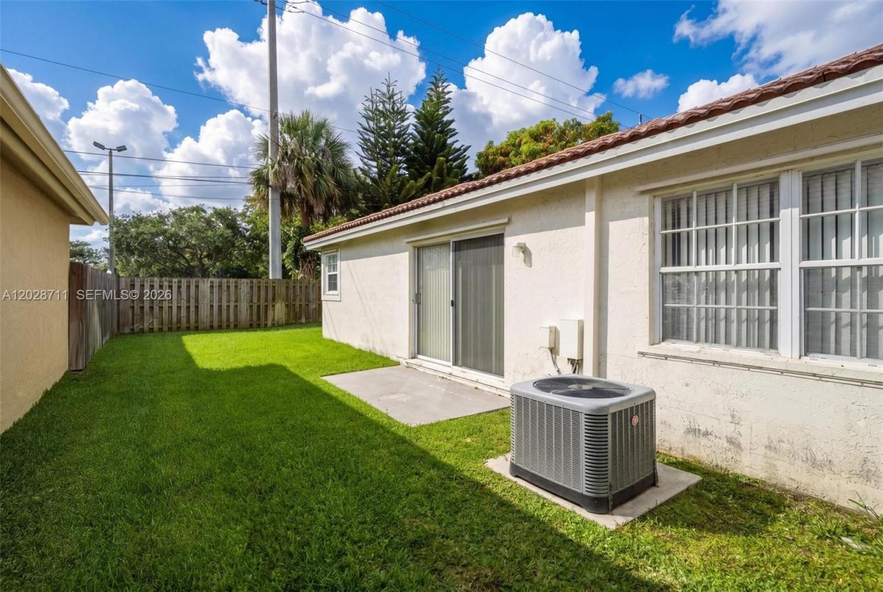 7950 NW 24th St, Margate, FL 33063 Photo