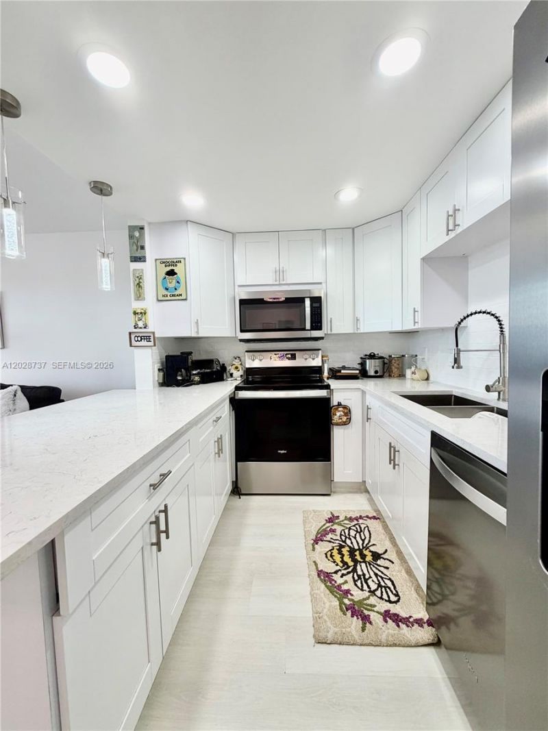 4123 Cambridge F , Unit 4123, Deerfield Beach, FL 33442 Photo