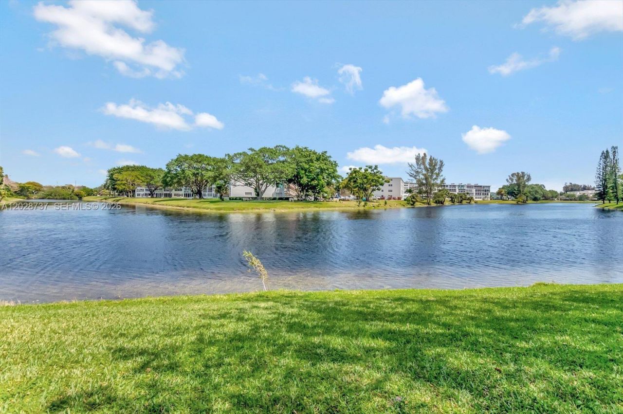 4123 Cambridge F , Unit 4123, Deerfield Beach, FL 33442 Photo
