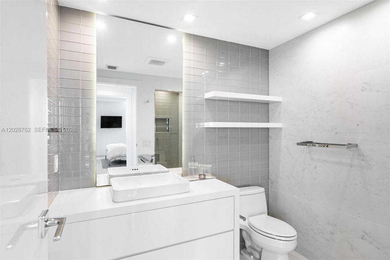 3801 Collins Ave , Unit 703, Miami Beach, FL 33140 Photo