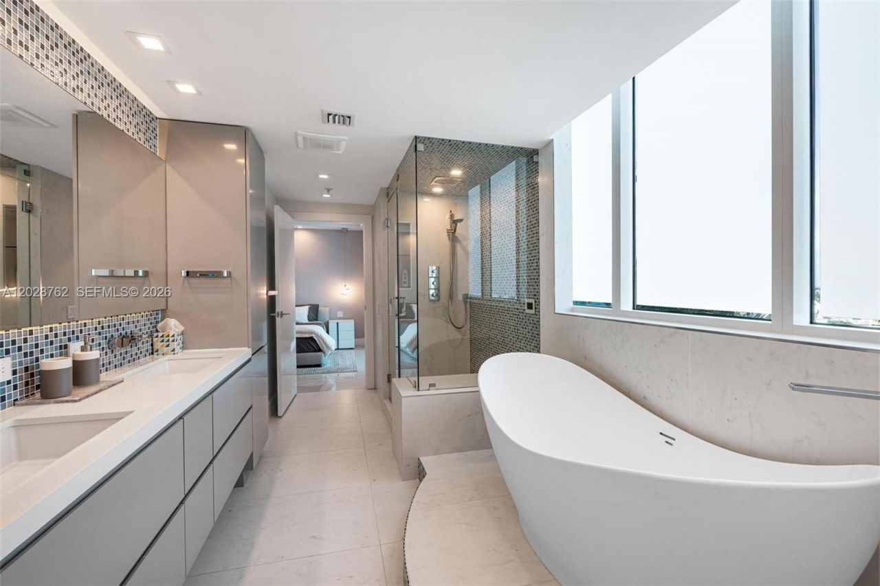 3801 Collins Ave , Unit 703, Miami Beach, FL 33140 Photo
