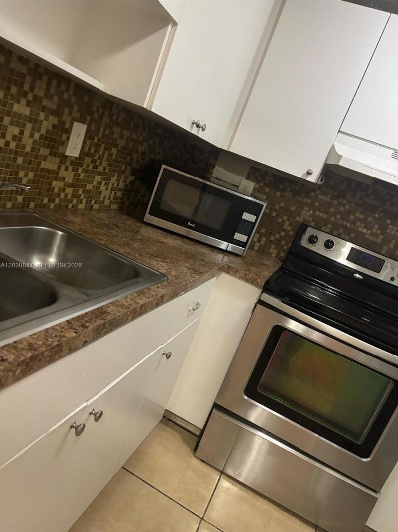 6675 W 4th Ave , Unit 408, Hialeah, FL 33012 Photo