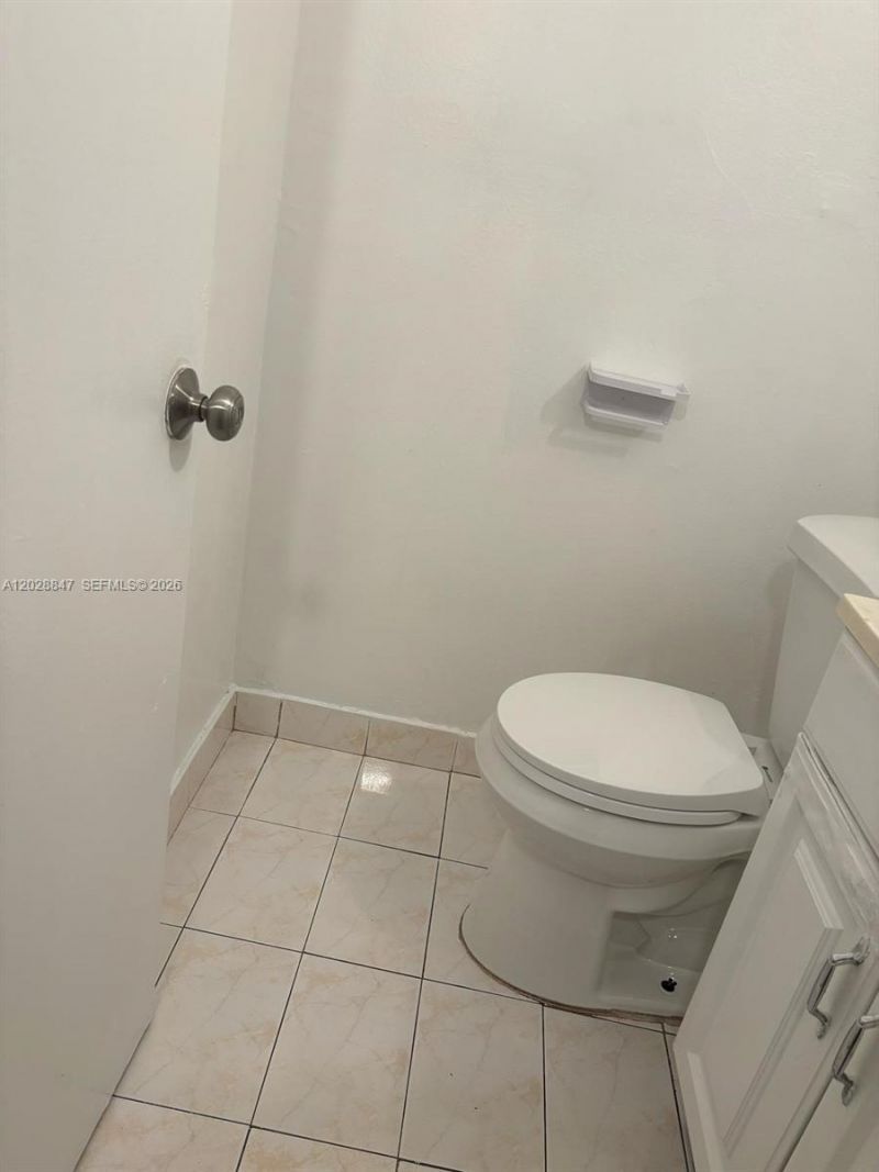 6675 W 4th Ave , Unit 408, Hialeah, FL 33012 Photo