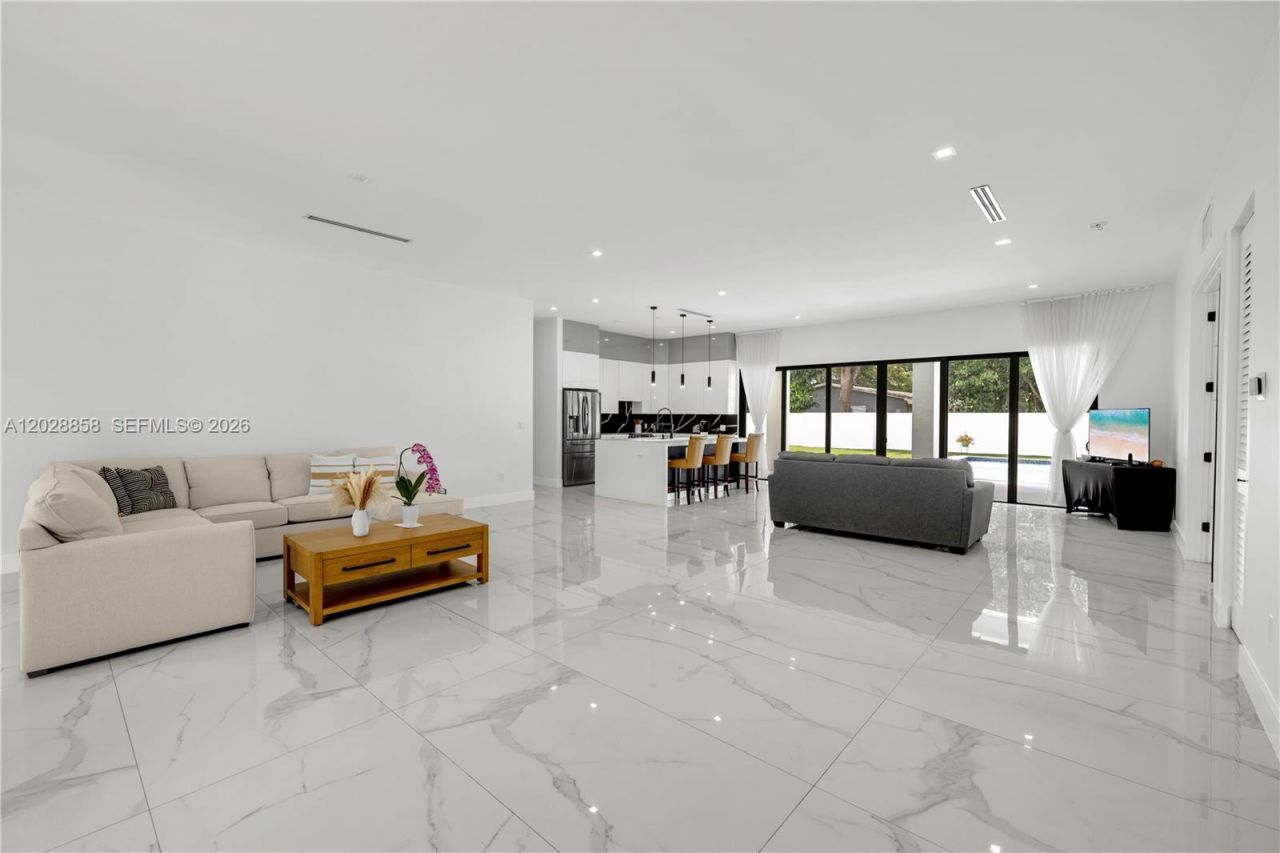 152 NW 165th St , Miami, FL 33169 Photo