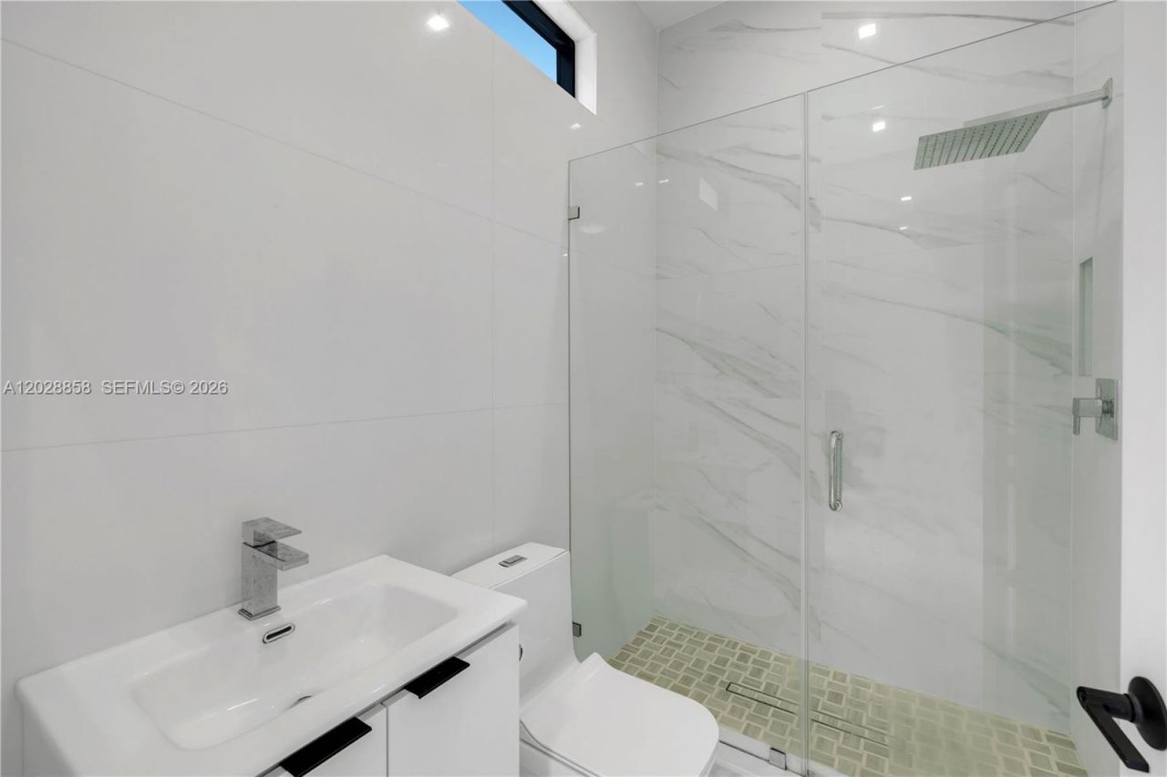 152 NW 165th St , Miami, FL 33169 Photo