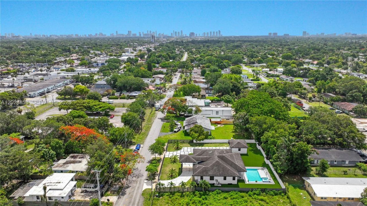 152 NW 165th St , Miami, FL 33169 Photo