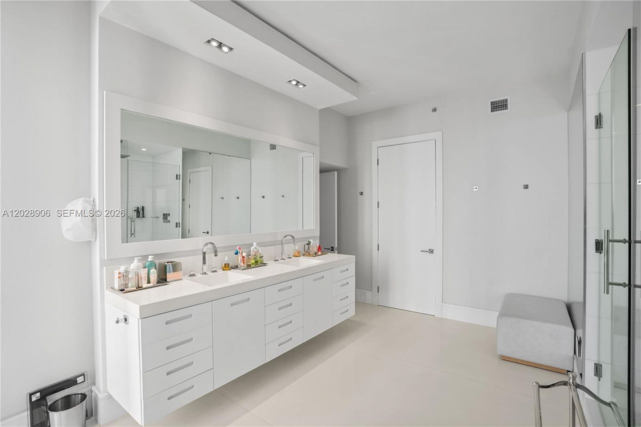 15811 Collins Ave , Unit 2601, Sunny Isles Beach, FL 33160 Photo