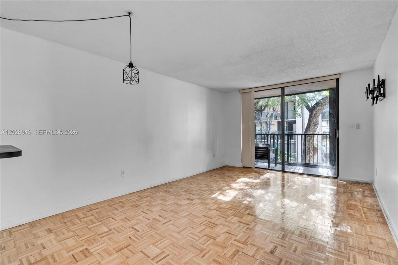 14501 N Kendall Dr, Unit 212H, Miami, FL 33186 Photo