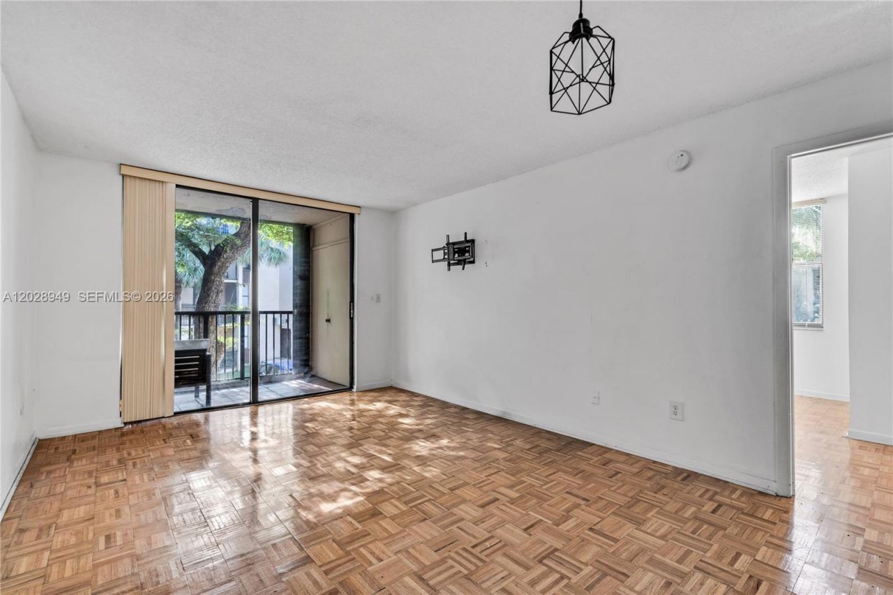 14501 N Kendall Dr, Unit 212H, Miami, FL 33186 Photo