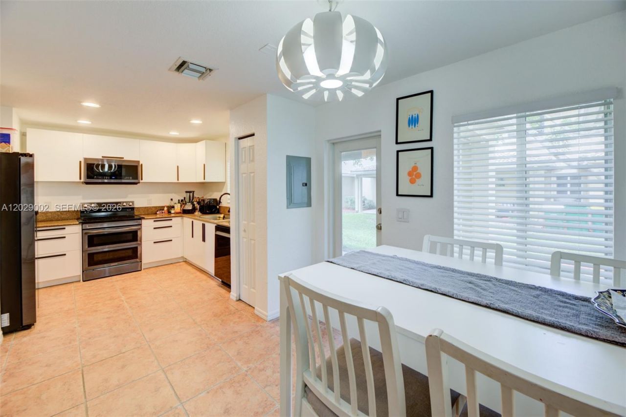 5955 London Ln, Tamarac, FL 33321 Photo