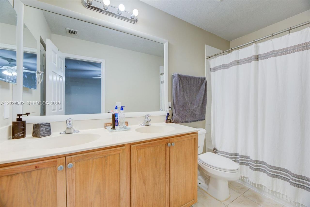 5955 London Ln, Tamarac, FL 33321 Photo