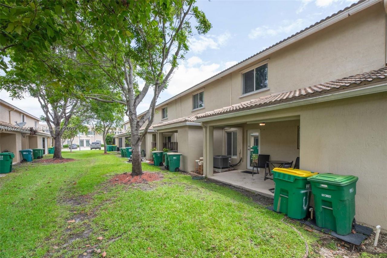 5955 London Ln, Tamarac, FL 33321 Photo