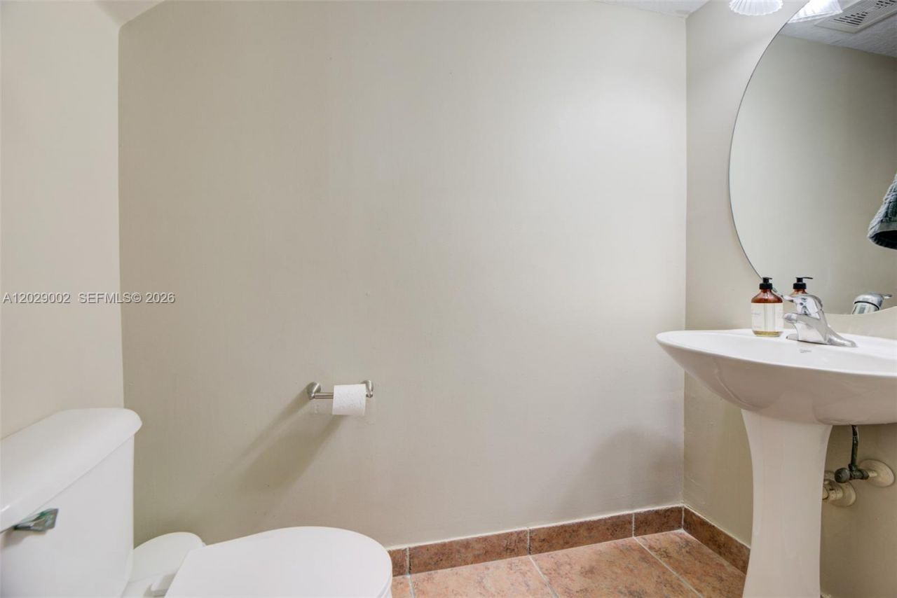 5955 London Ln, Tamarac, FL 33321 Photo