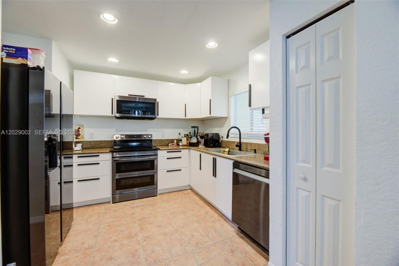 5955 London Ln, Tamarac, FL 33321 Photo