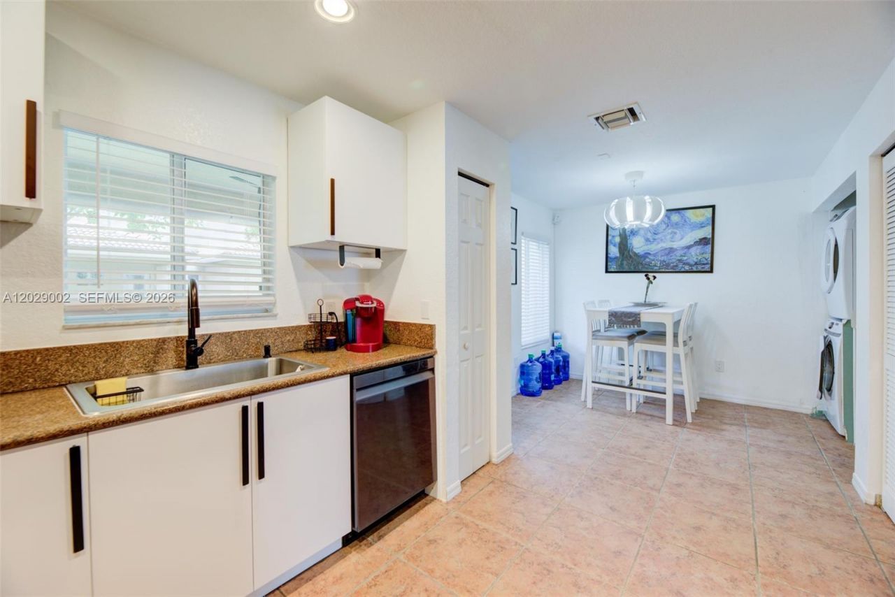 5955 London Ln, Tamarac, FL 33321 Photo