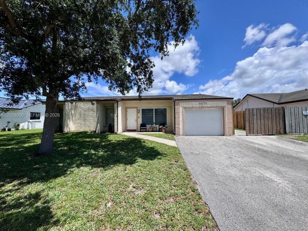 8671 NW 3rd St , Unit 2, Pembroke Pines, FL 33024