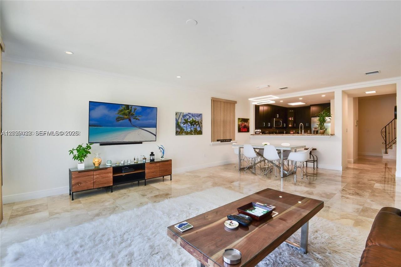 3870 NE 168th St , Unit 2, North Miami Beach, FL 33160 Photo