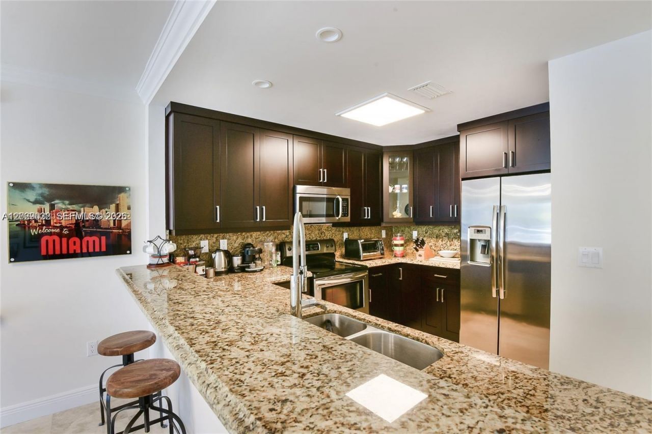 3870 NE 168th St , Unit 2, North Miami Beach, FL 33160 Photo