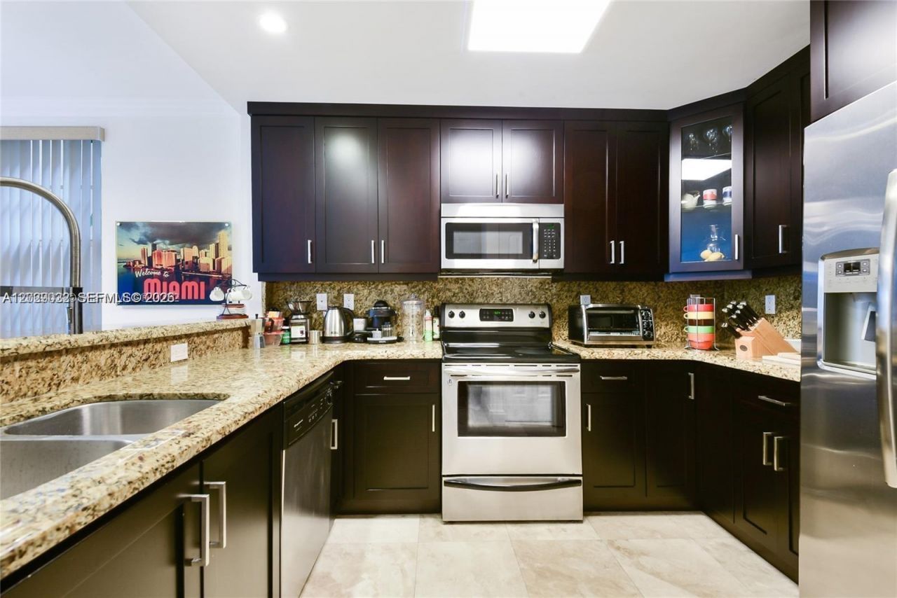 3870 NE 168th St , Unit 2, North Miami Beach, FL 33160 Photo