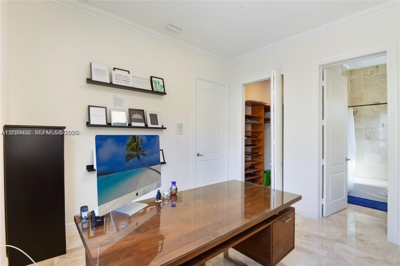 3870 NE 168th St , Unit 2, North Miami Beach, FL 33160 Photo