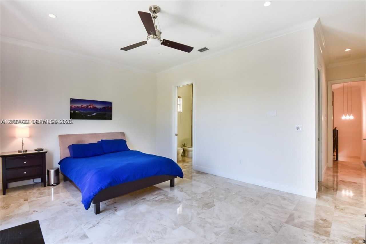 3870 NE 168th St , Unit 2, North Miami Beach, FL 33160 Photo