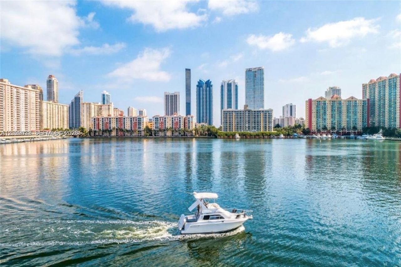 3870 NE 168th St , Unit 2, North Miami Beach, FL 33160 Photo