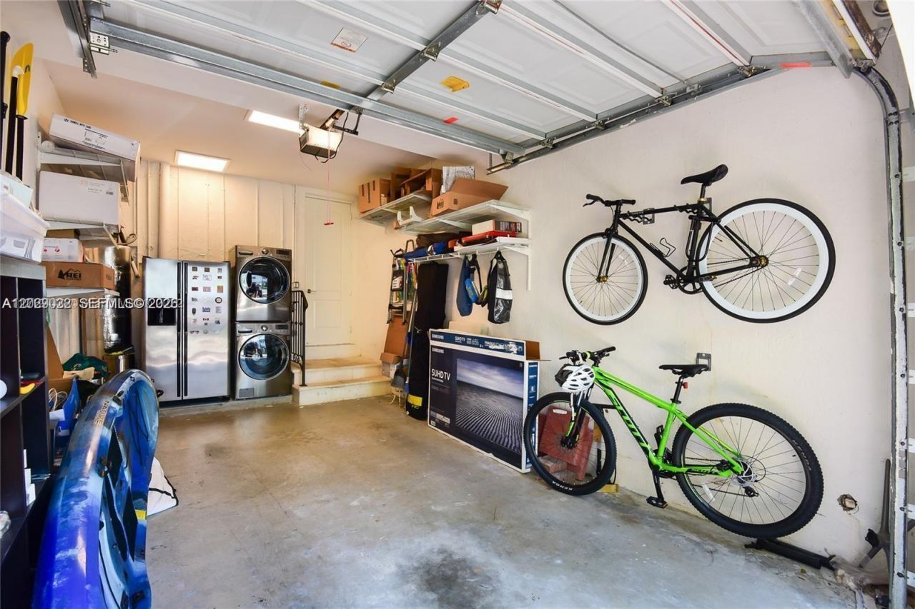 3870 NE 168th St , Unit 2, North Miami Beach, FL 33160 Photo