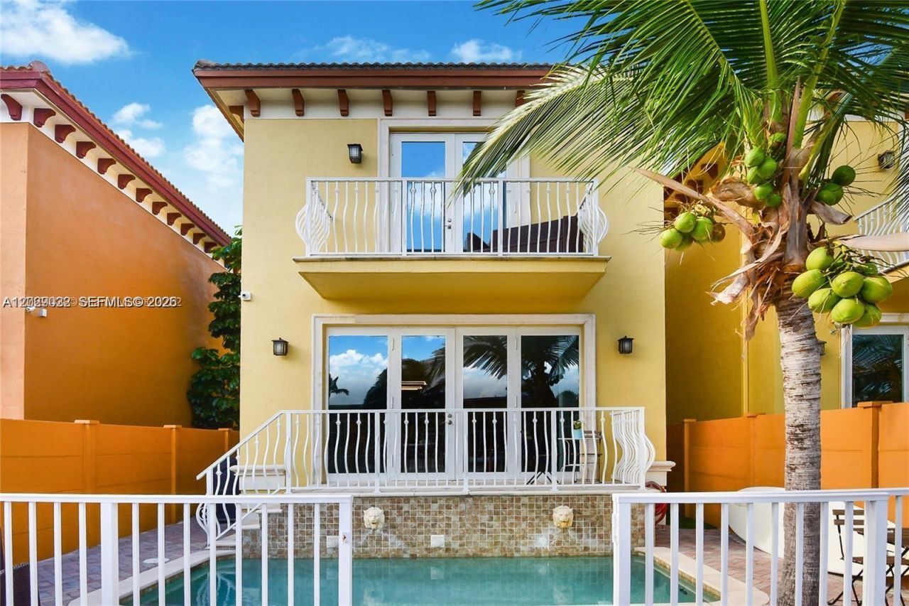 3870 NE 168th St , Unit 2, North Miami Beach, FL 33160 Photo
