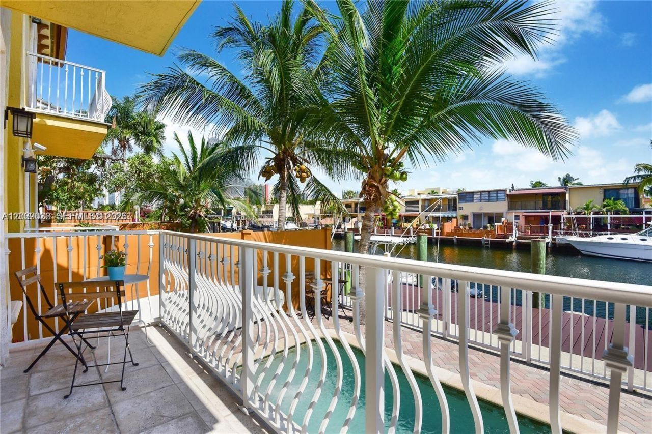 3870 NE 168th St , Unit 2, North Miami Beach, FL 33160 Photo
