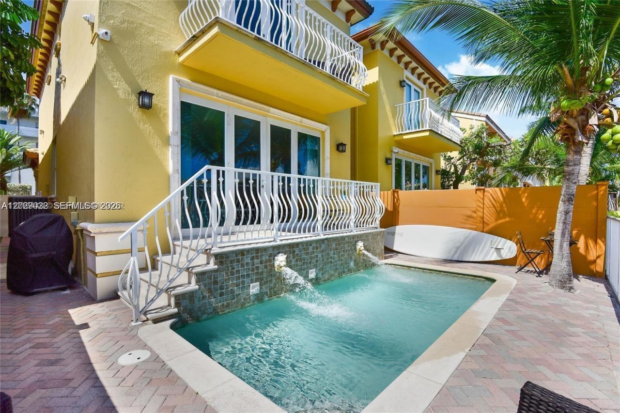 3870 NE 168th St , Unit 2, North Miami Beach, FL 33160 Photo
