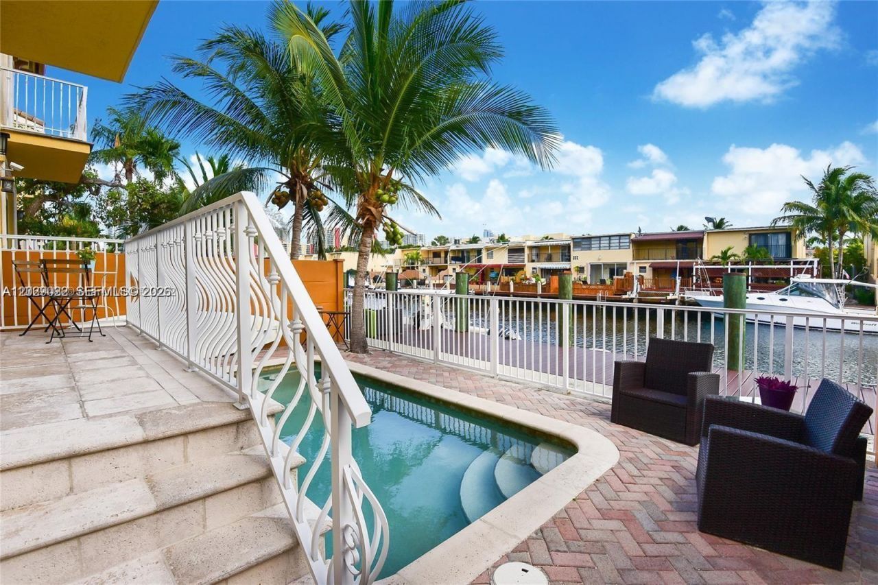 3870 NE 168th St , Unit 2, North Miami Beach, FL 33160 Photo