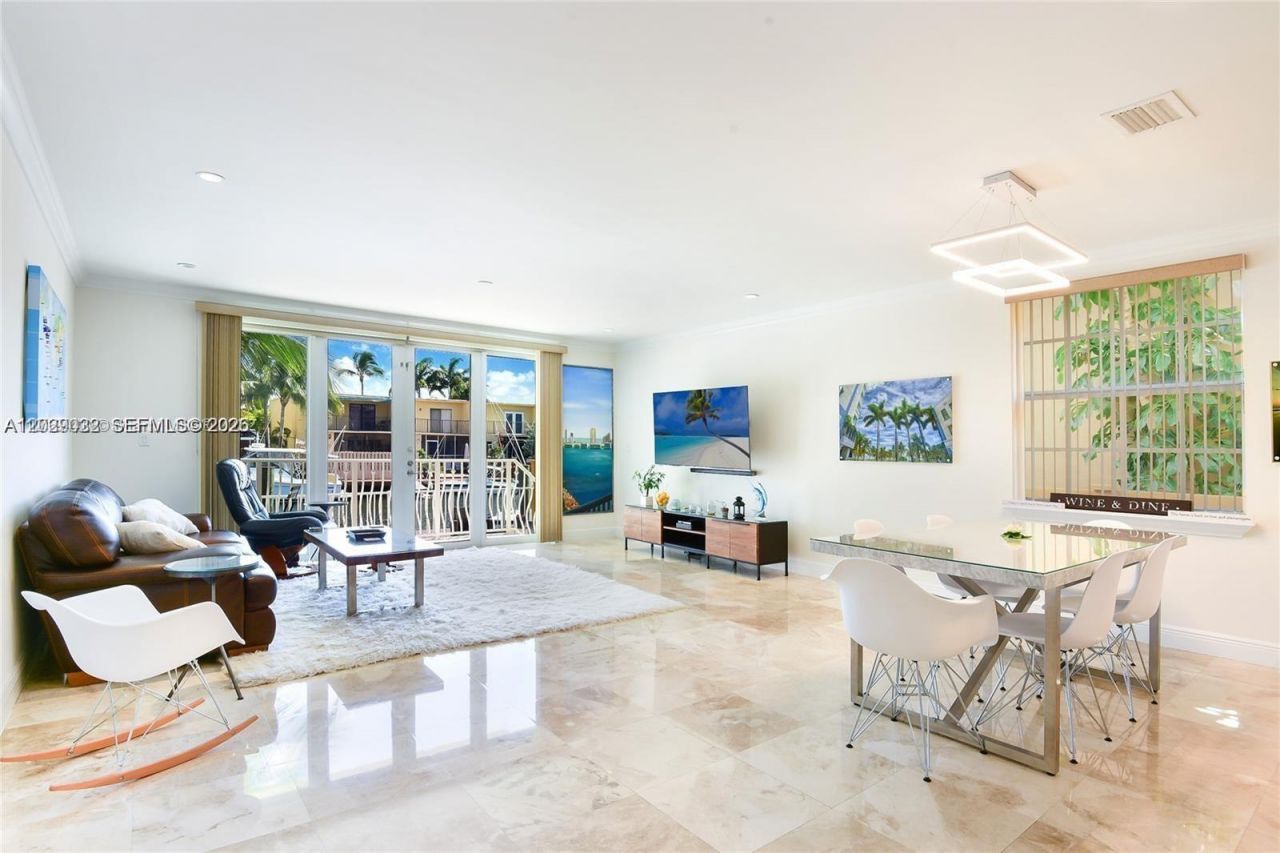 3870 NE 168th St , Unit 2, North Miami Beach, FL 33160 Photo