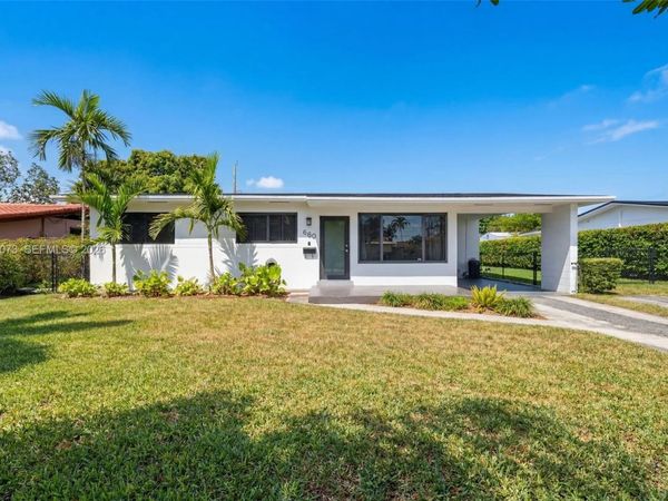 680 W 50th Pl , Hialeah, FL 33012