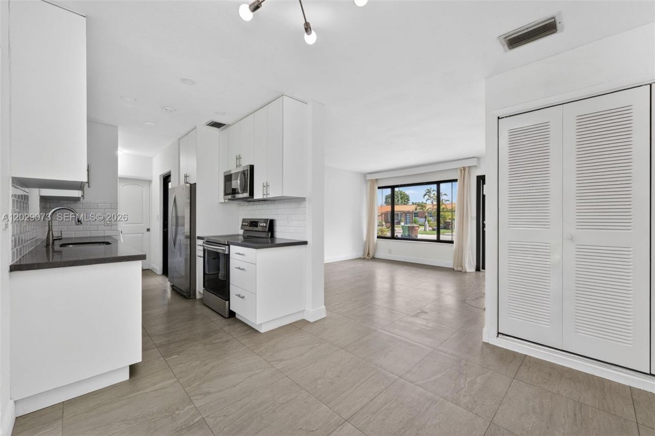 680 W 50th Pl , Hialeah, FL 33012 Photo