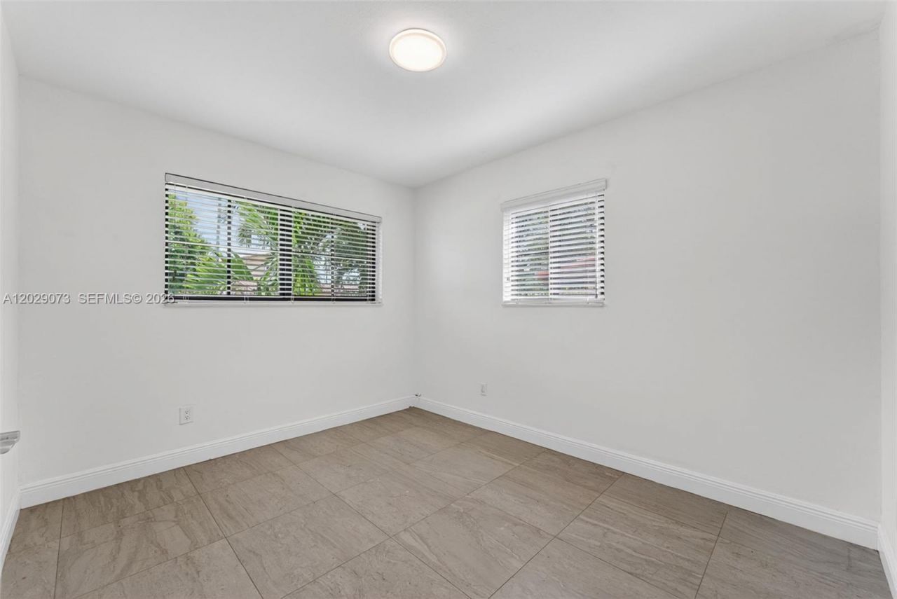 680 W 50th Pl , Hialeah, FL 33012 Photo