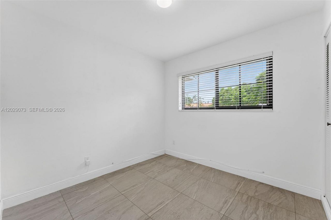 680 W 50th Pl , Hialeah, FL 33012 Photo