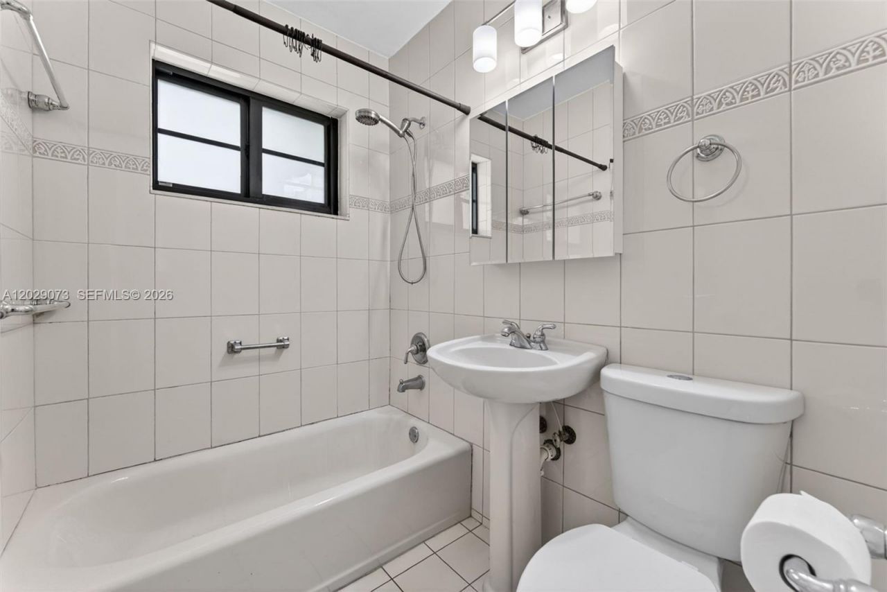 680 W 50th Pl , Hialeah, FL 33012 Photo