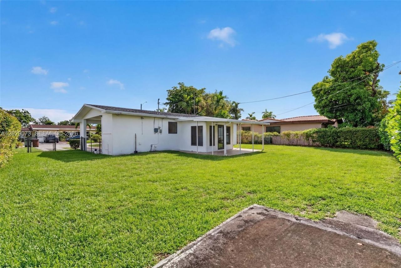 680 W 50th Pl , Hialeah, FL 33012 Photo