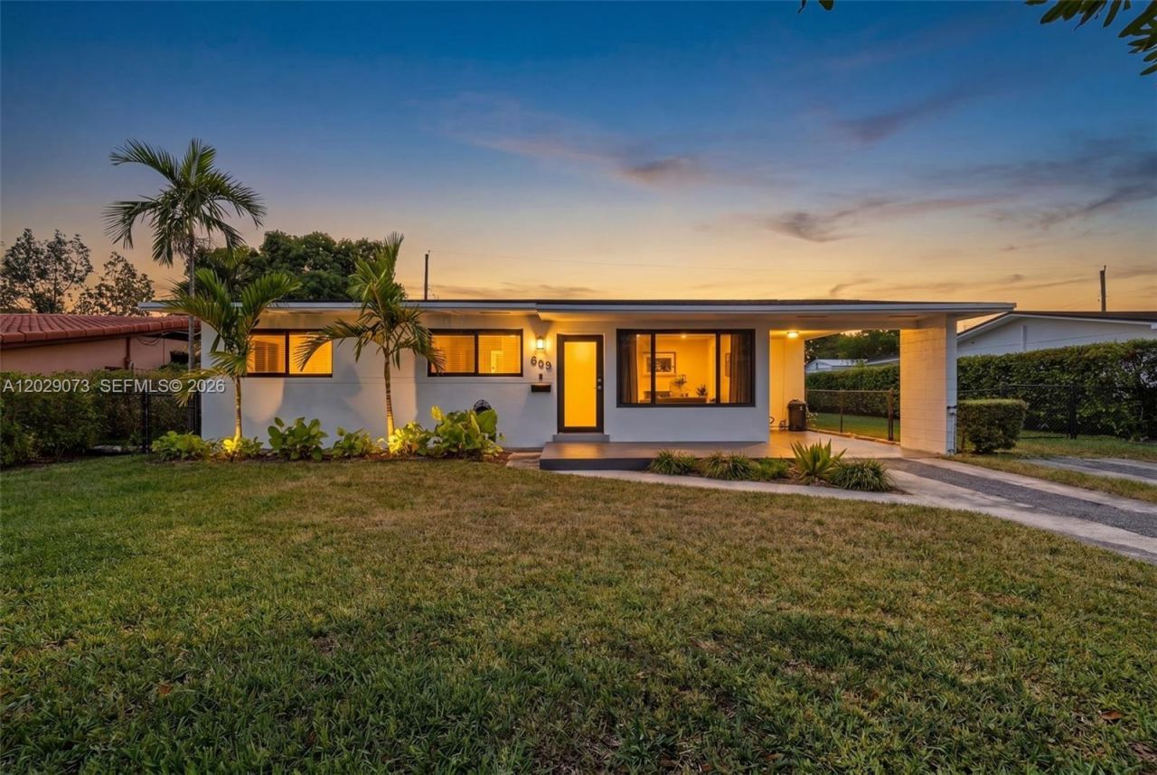 680 W 50th Pl , Hialeah, FL 33012 Photo