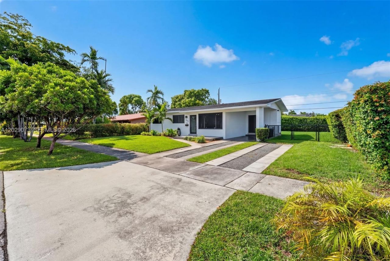 680 W 50th Pl , Hialeah, FL 33012 Photo